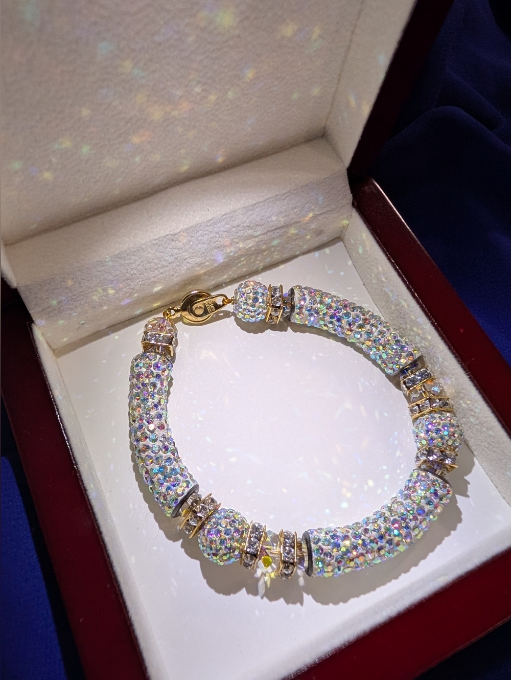 Stunning sparkly bracelet, beautiful iridescent crystals, in its box with light